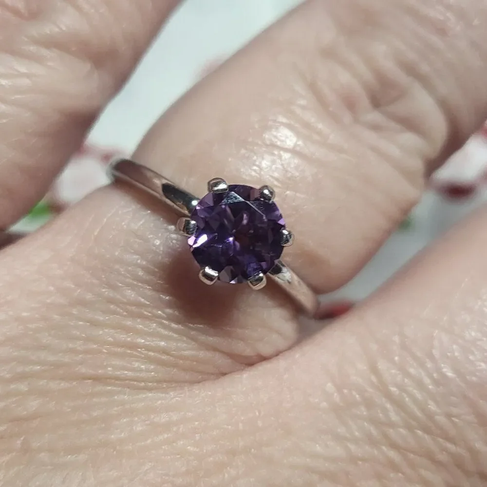Sterling Silver Amethyst Solitaire Ring